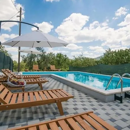 Matia I With Pool * Novak