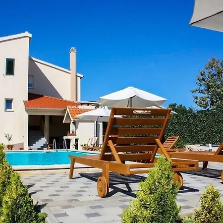 Matia I With Pool Novak