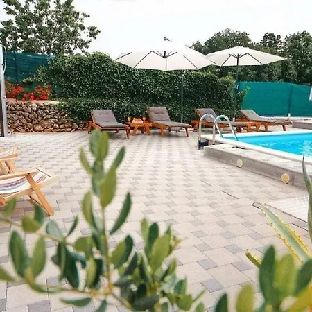 Matia I With Pool