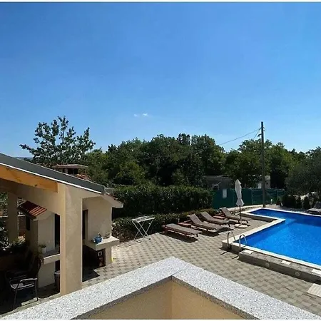 Apartament Matia I With Pool