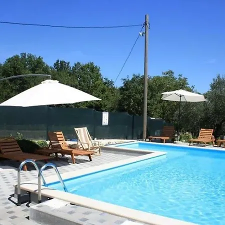 Matia I With Pool Novak