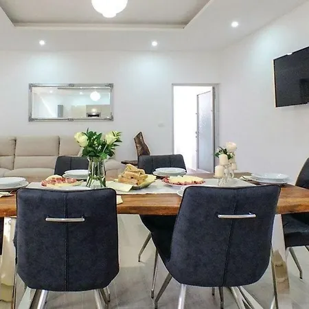 Apartament Matia I With Pool