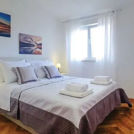 Matia I With Pool Apartament