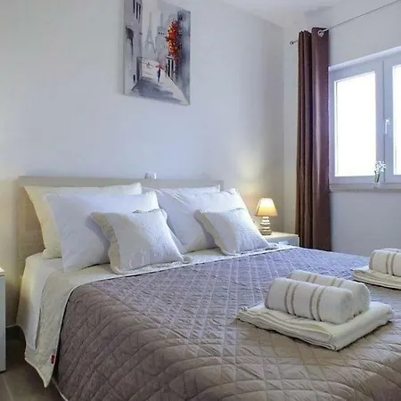 Matia I With Pool Apartament Novak