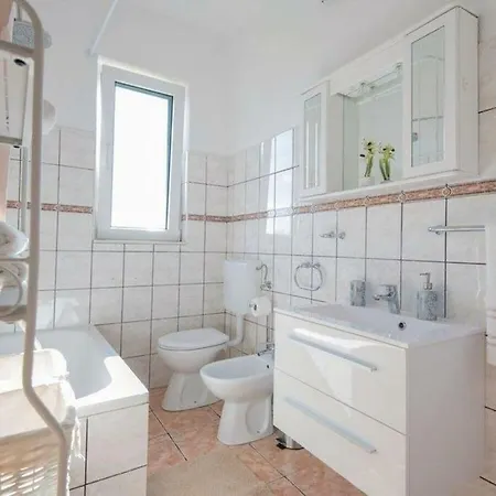 Apartament Matia I With Pool *
